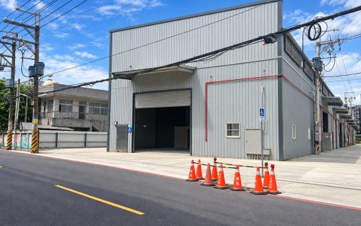 樹林廠房出租｜指南客運總站旁・新建123坪鐵皮廠房｜房產棟哥